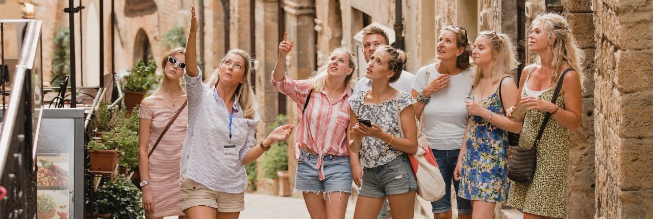 walking tour Group of people in a walking tour in Siena