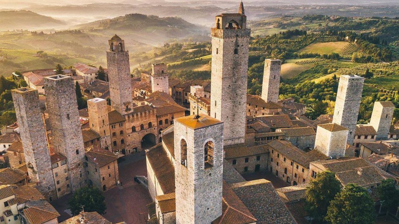 Siena and San Gimignano Private Tour view of Monteriggioni during the Siena and San Gimignano Private Tour