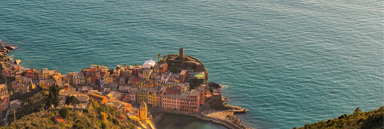 8-day-itinerary-tuscany-and-5-terre View of CInque Terre village